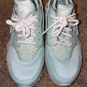 nike huarache size 6 women